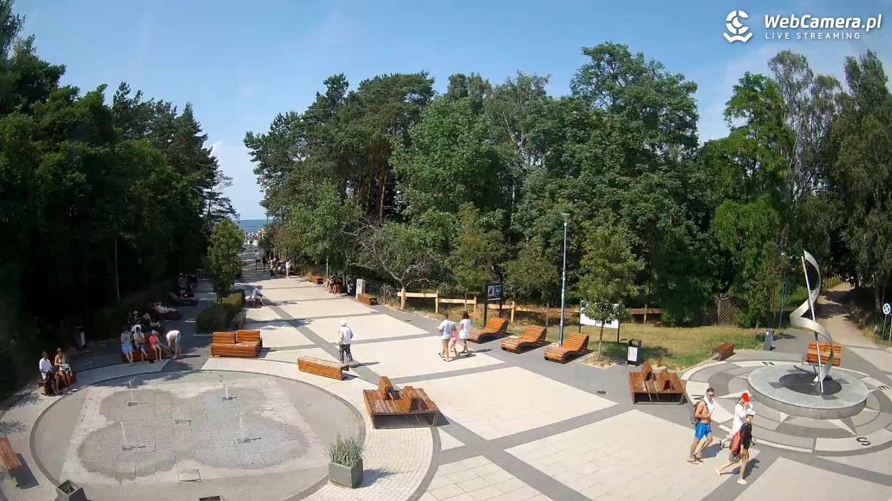 Dziwnówek - widok na deptak - 28 czerwiec 2026, 15:07