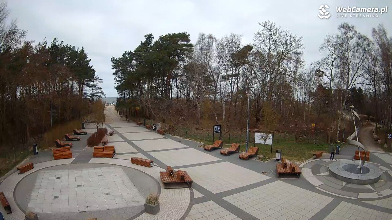 Dziwnówek - widok na deptak - 26 marzec 2026, 08:53