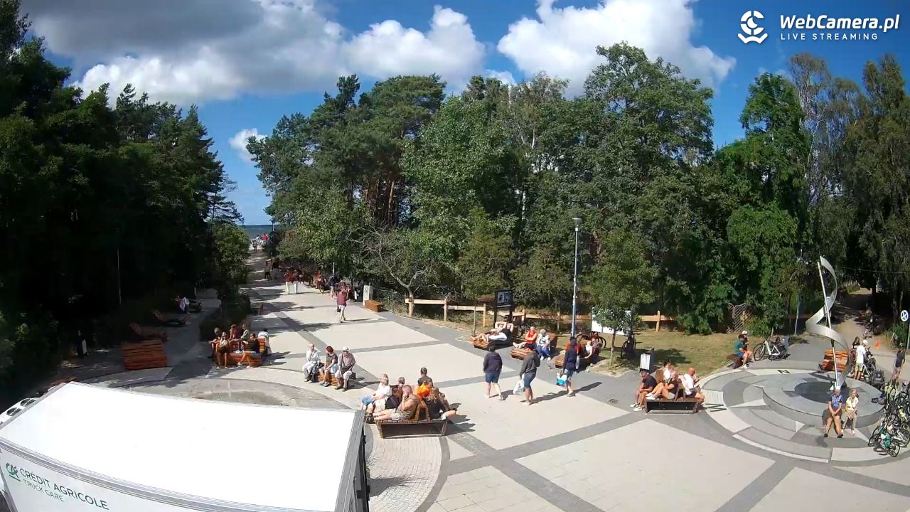 Dziwnówek - widok na deptak - 11 sierpień 2026, 15:03