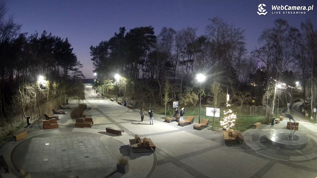 Dziwnówek - widok na deptak - 28 grudzień 2025, 16:38