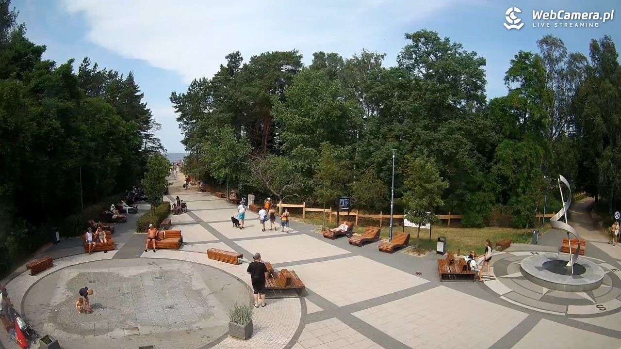 Dziwnówek - widok na deptak - 28 czerwiec 2026, 14:03