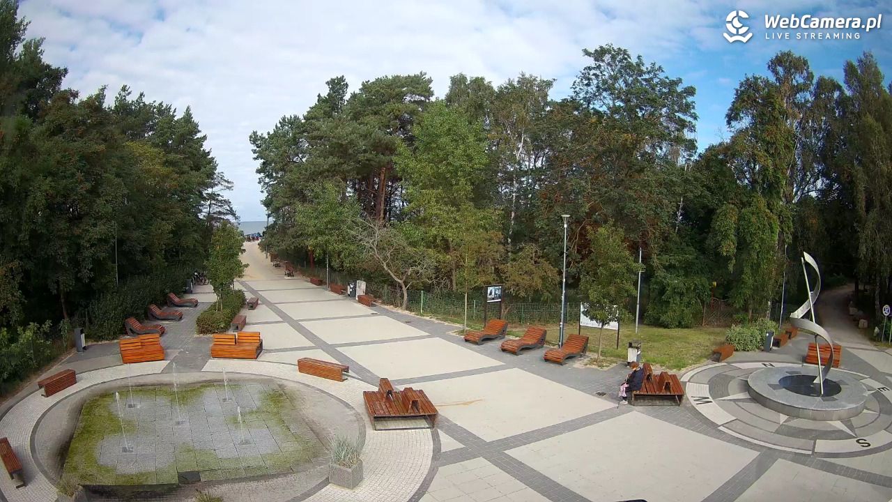 Dziwnówek - widok na deptak - 30 wresień 2025, 11:44
