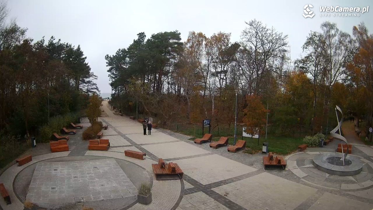 Dziwnówek - widok na deptak - 11 listopad 2025, 11:12