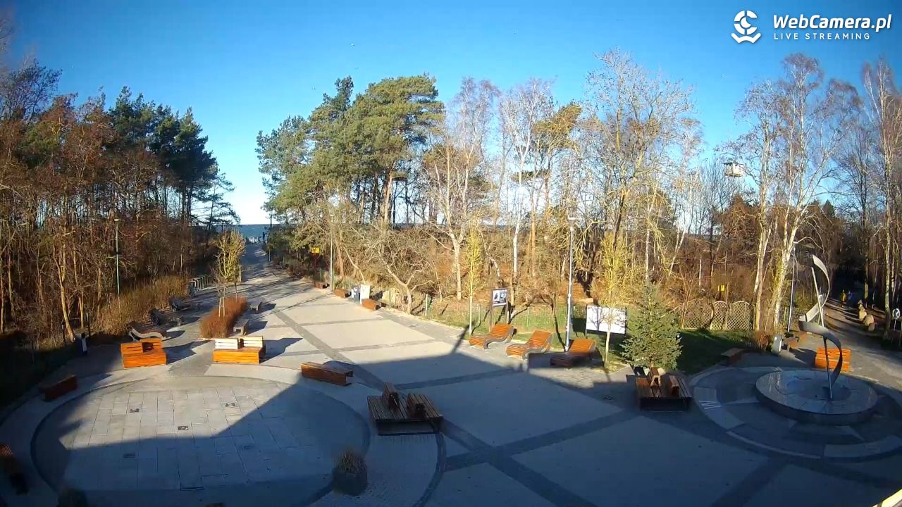 Dziwnówek - widok na deptak - 28 grudzień 2025, 12:11