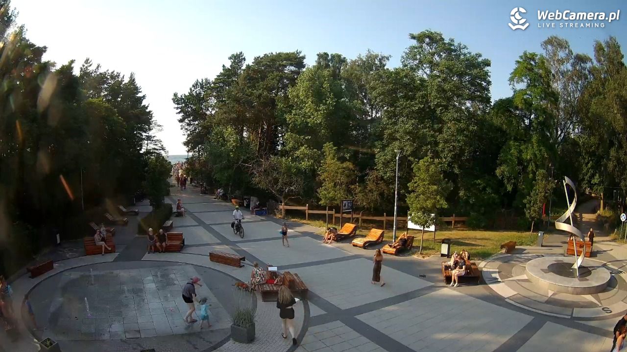Dziwnówek - widok na deptak - 28 czerwiec 2026, 18:02
