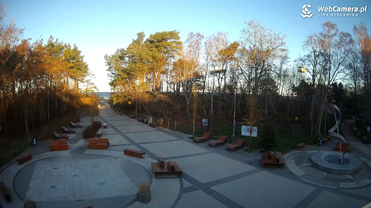 Dziwnówek - widok na deptak - 28 grudzień 2025, 09:19