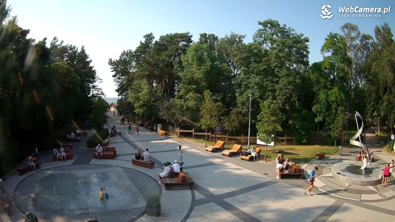 Dziwnówek - widok na deptak - 28 czerwiec 2026, 17:36