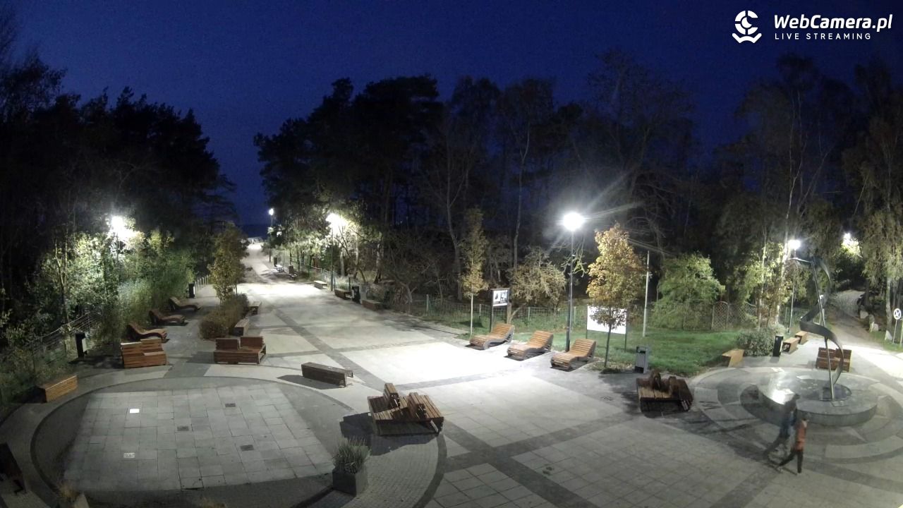 Dziwnówek - widok na deptak - 12 listopad 2025, 16:57