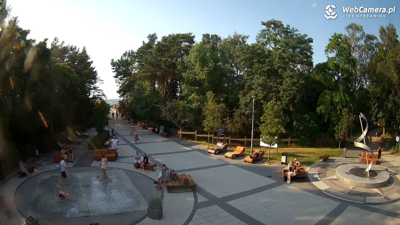 Dziwnówek - widok na deptak - 28 czerwiec 2026, 18:06