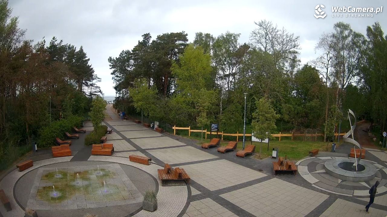 Dziwnówek - widok na deptak - 14 maj 2026, 15:40