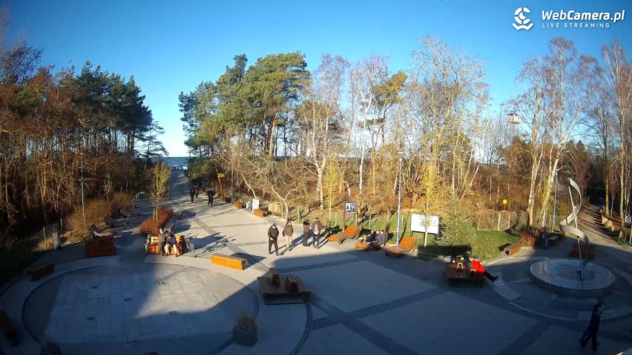 Dziwnówek - widok na deptak - 28 grudzień 2025, 12:43
