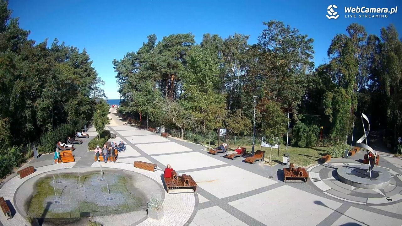Dziwnówek - widok na deptak - 26 wresień 2025, 11:19