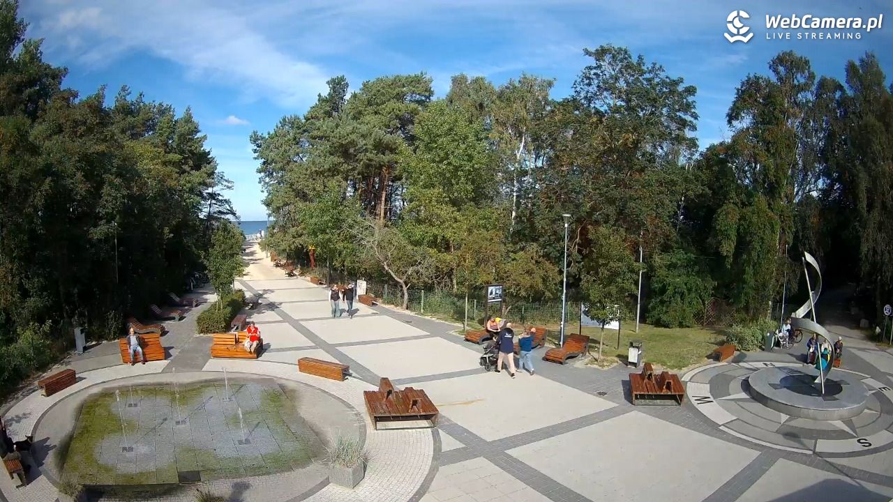 Dziwnówek - widok na deptak - 28 wresień 2025, 12:21