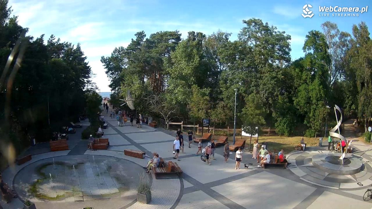 Dziwnówek - widok na deptak - 12 sierpień 2026, 17:20