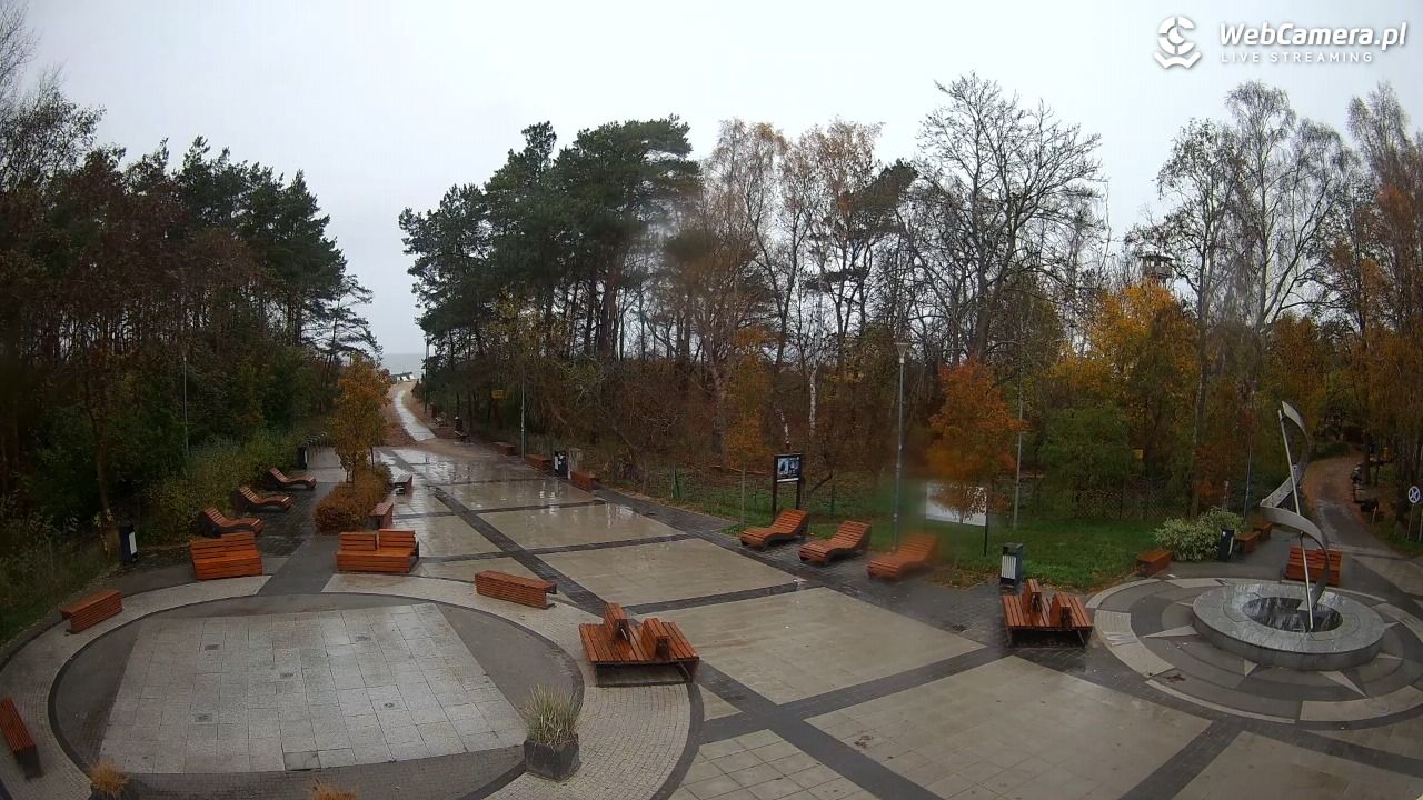 Dziwnówek - widok na deptak - 14 listopad 2025, 11:28