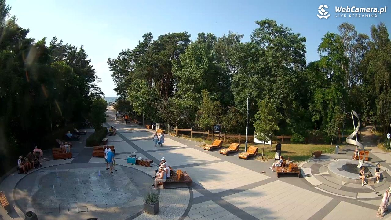 Dziwnówek - widok na deptak - 28 czerwiec 2026, 17:11