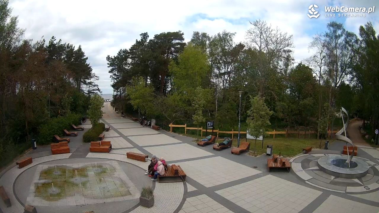 Dziwnówek - widok na deptak - 12 maj 2026, 15:49