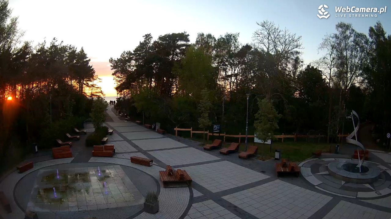 Dziwnówek - widok na deptak - 13 maj 2026, 20:44