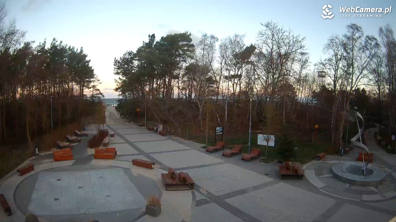 Dziwnówek - widok na deptak - 30 grudzień 2025, 08:36