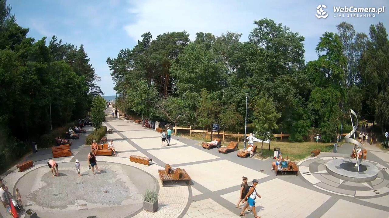 Dziwnówek - widok na deptak - 28 czerwiec 2026, 14:16