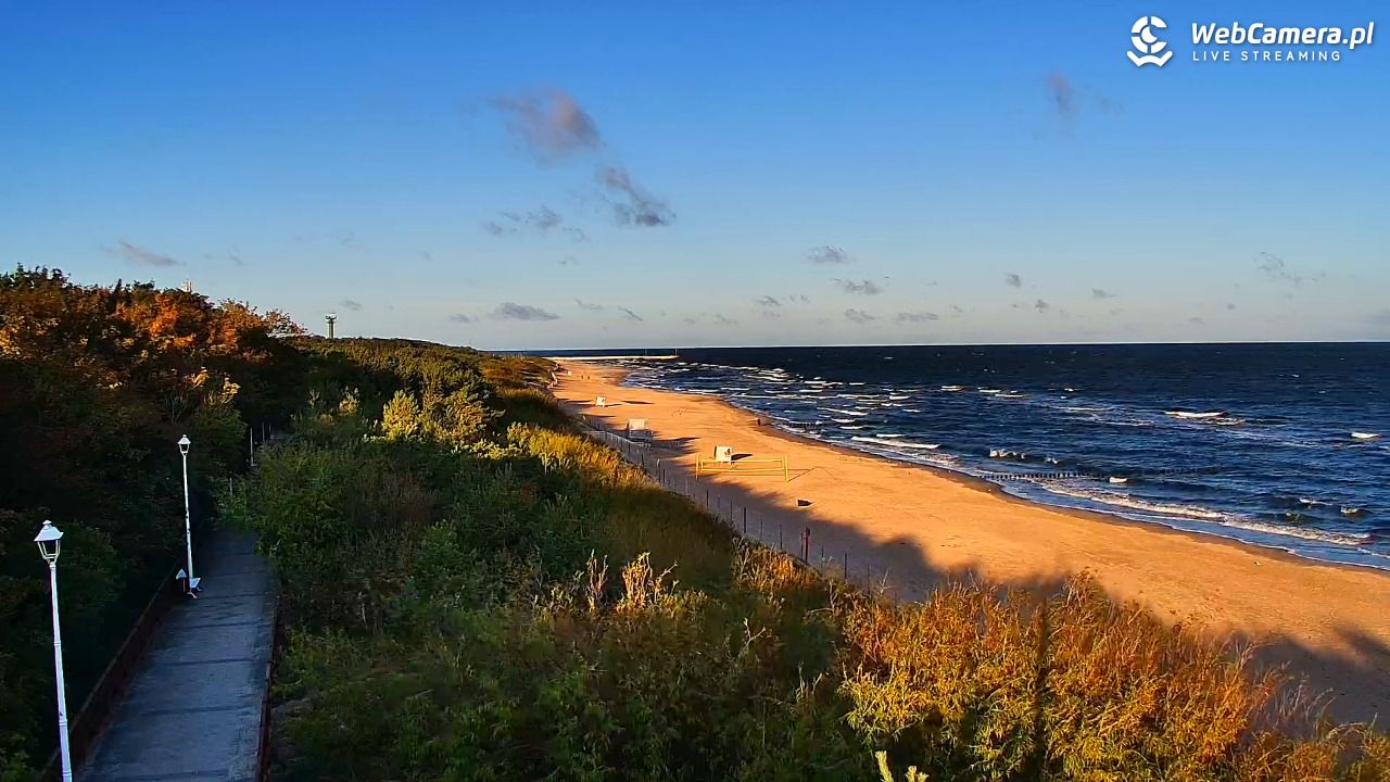 DZIWNÓW  - widok na plażę - 17 wresień 2026, 07:42