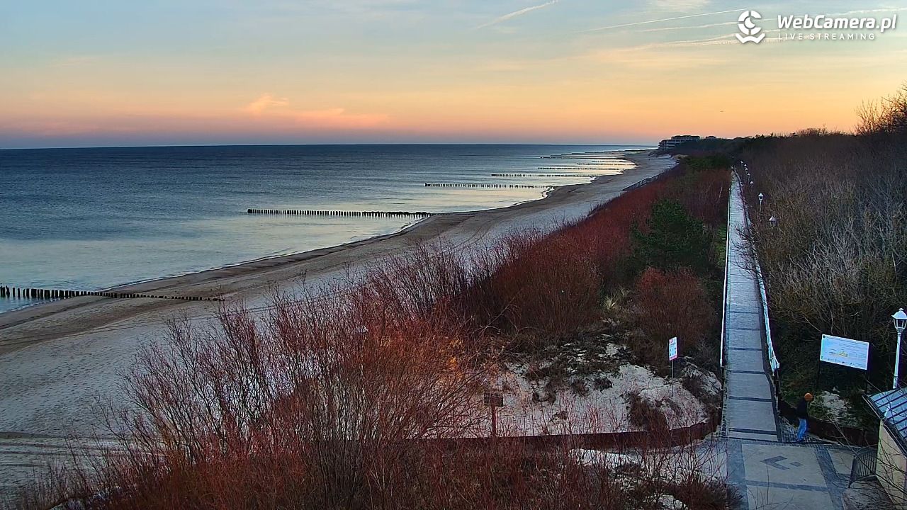 DZIWNÓW  - widok na plażę - 19 grudzień 2025, 08:22