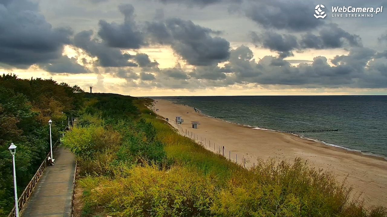 DZIWNÓW  - widok na plażę - 14 wresień 2025, 16:35