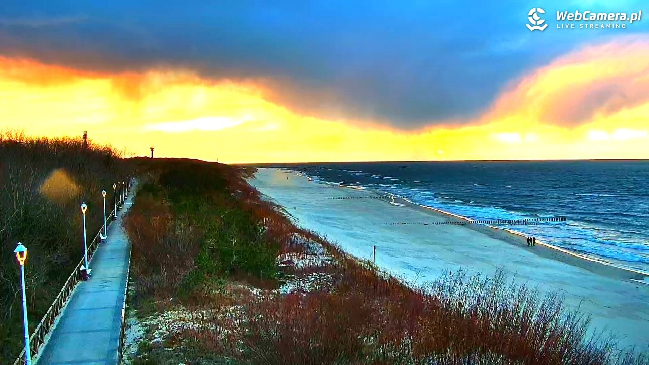 DZIWNÓW  - widok na plażę - 25 marzec 2026, 18:19
