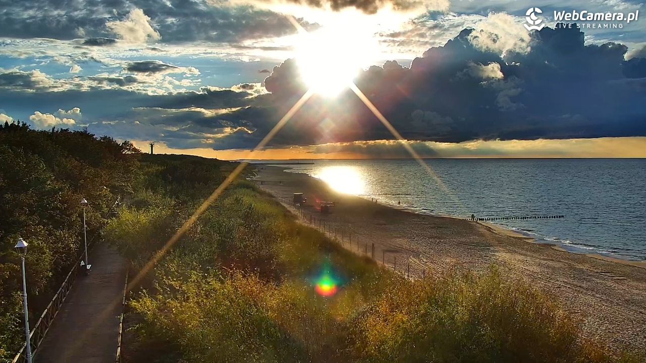DZIWNÓW  - widok na plażę - 14 wresień 2025, 18:22