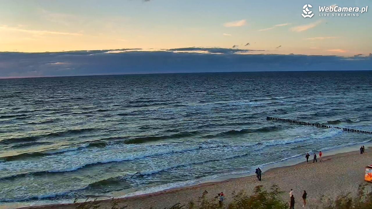 DZIWNÓW  - widok na plażę - 07 sierpień 2026, 20:41