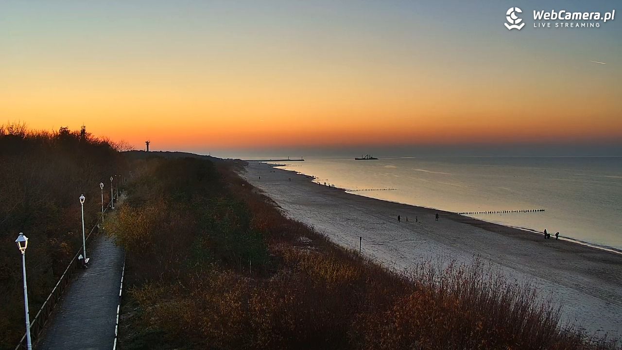 DZIWNÓW  - widok na plażę - 08 listopad 2025, 16:10