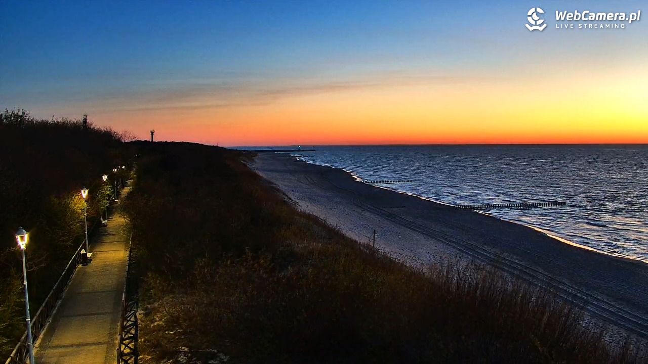 DZIWNÓW  - widok na plażę - 30 kwiecień 2026, 21:06