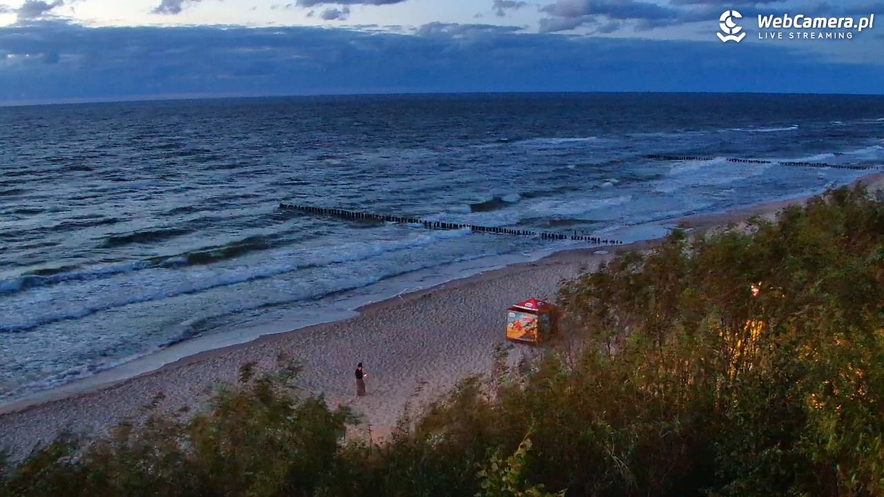 DZIWNÓW  - widok na plażę - 07 sierpień 2026, 21:29