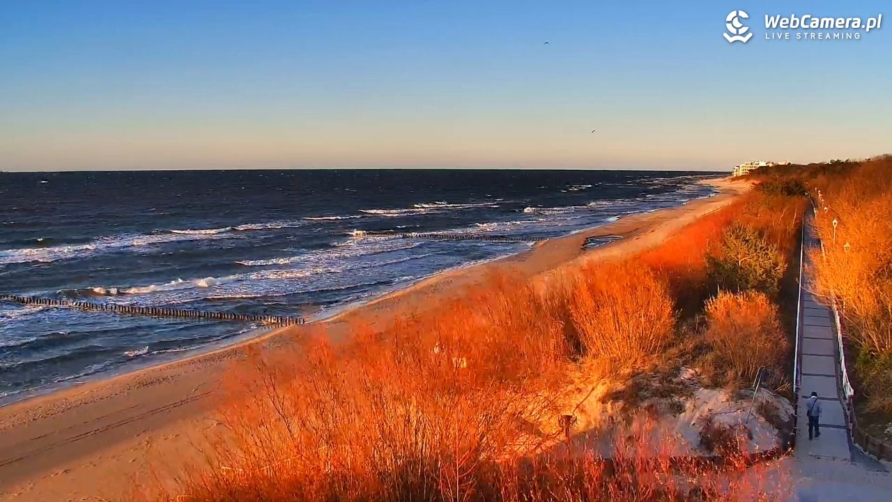 DZIWNÓW  - widok na plażę - 09 kwiecień 2026, 19:13