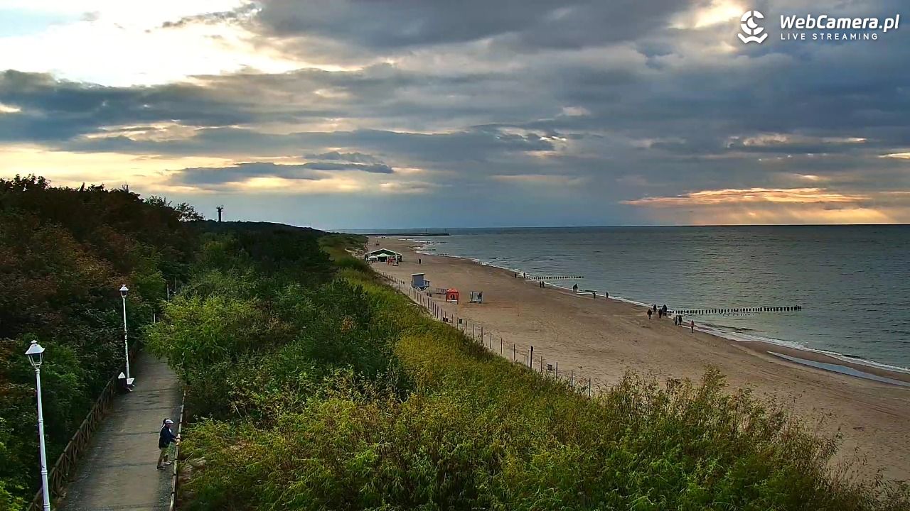 DZIWNÓW  - widok na plażę - 03 wresień 2026, 18:40