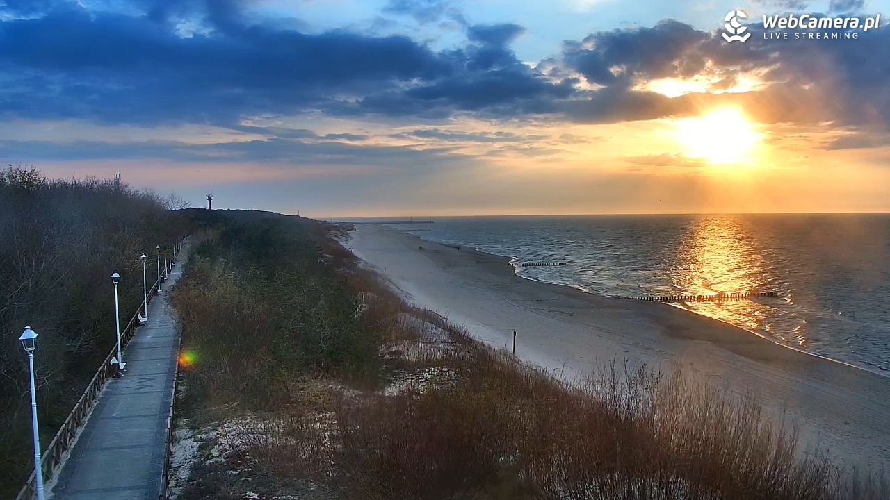 DZIWNÓW  - widok na plażę - 16 kwiecień 2026, 19:23