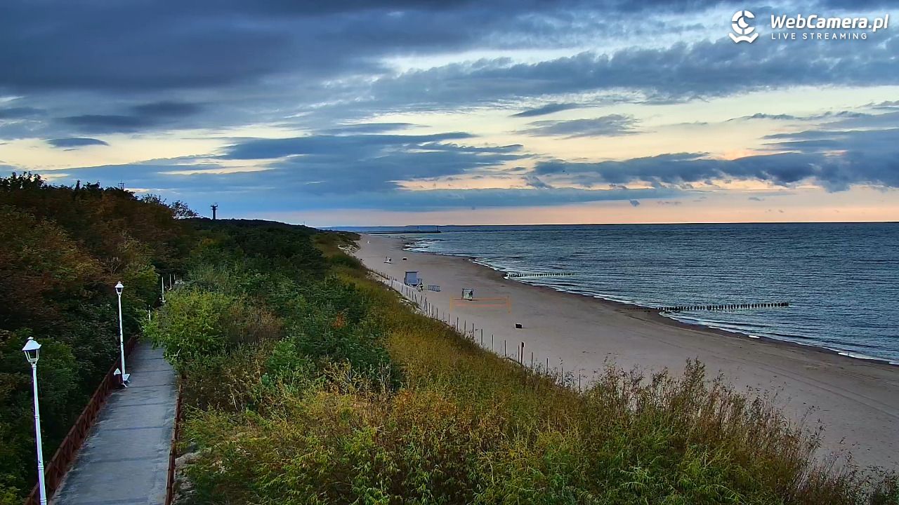 DZIWNÓW  - widok na plażę - 18 wresień 2026, 07:26