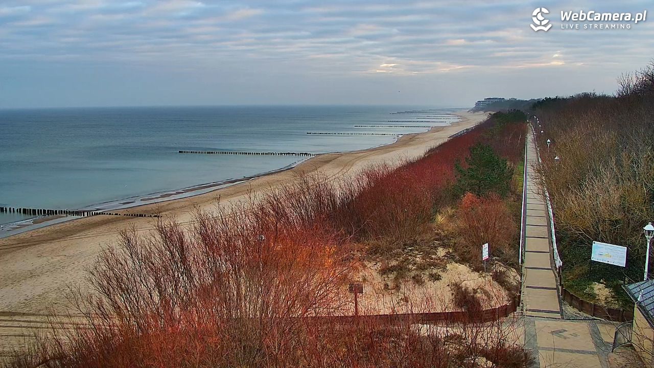 DZIWNÓW  - widok na plażę - 18 grudzień 2025, 08:48