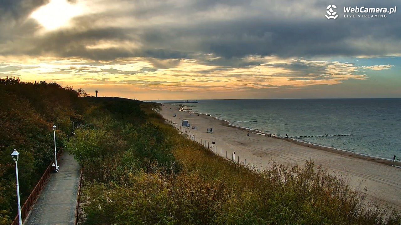DZIWNÓW  - widok na plażę - 30 wresień 2026, 16:53