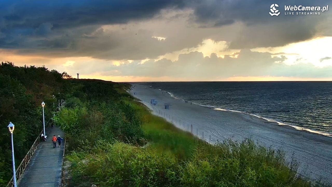 DZIWNÓW  - widok na plażę - 14 wresień 2025, 19:07
