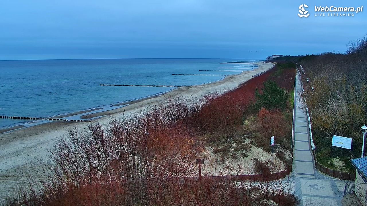 DZIWNÓW  - widok na plażę - 21 grudzień 2025, 15:37