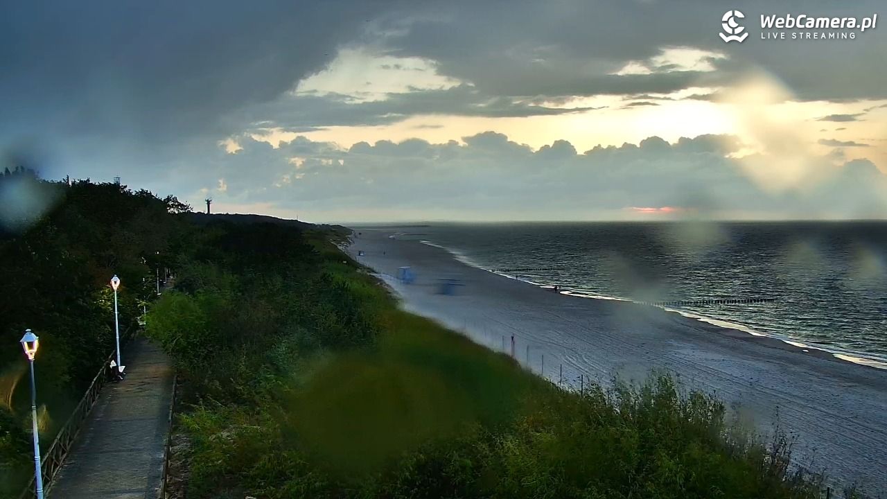 DZIWNÓW  - widok na plażę - 14 wresień 2025, 19:18