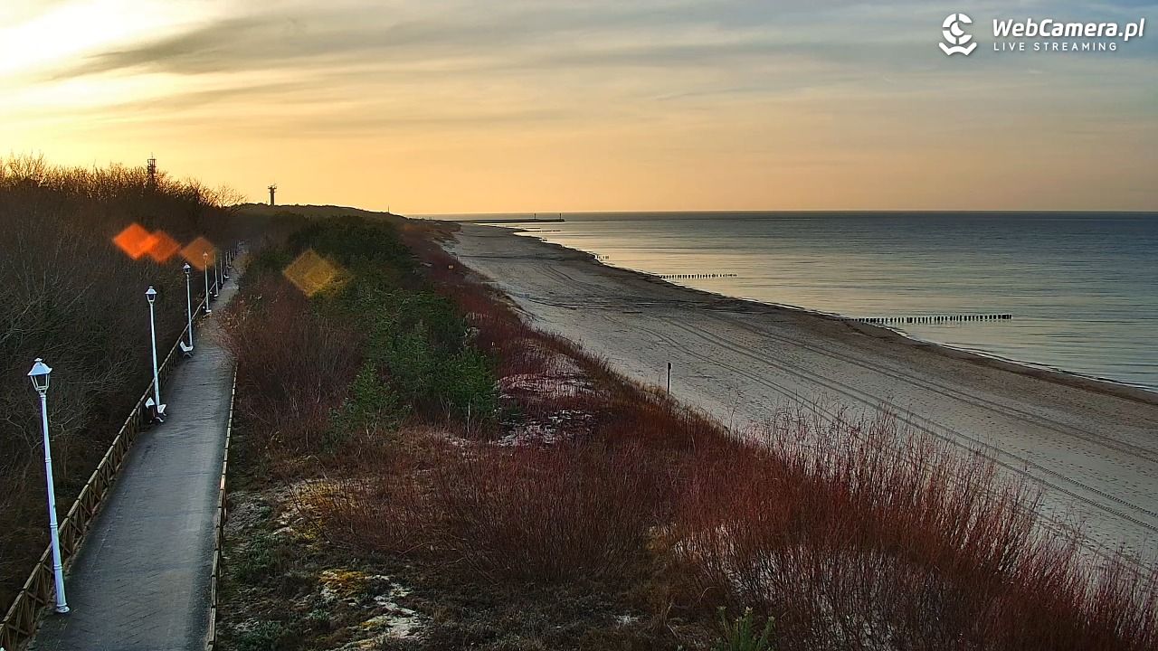 DZIWNÓW  - widok na plażę - 18 grudzień 2025, 14:43