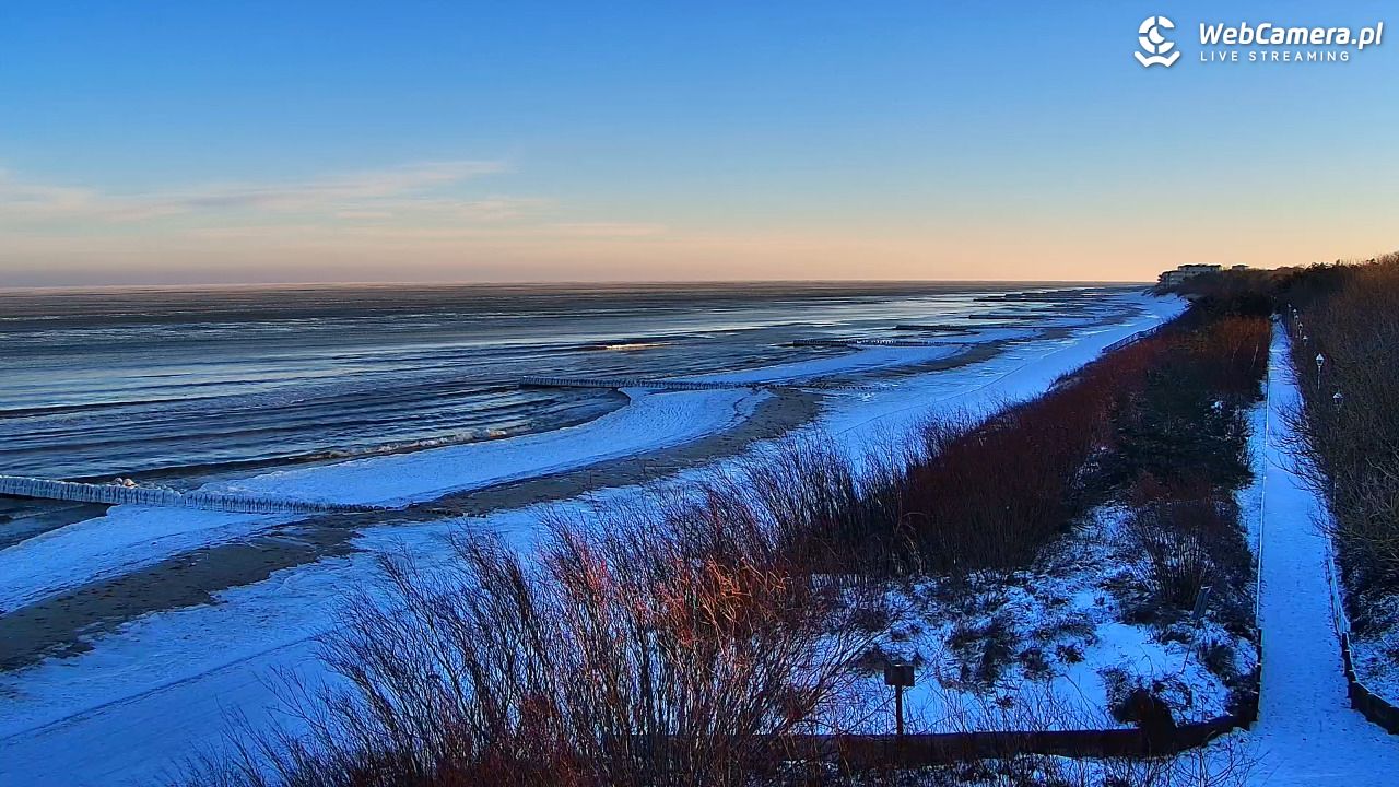DZIWNÓW  - widok na plażę - 02 luty 2026, 08:51