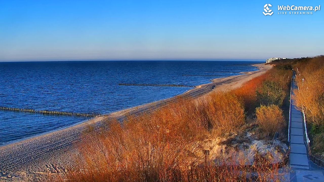 DZIWNÓW  - widok na plażę - 17 kwiecień 2026, 19:16