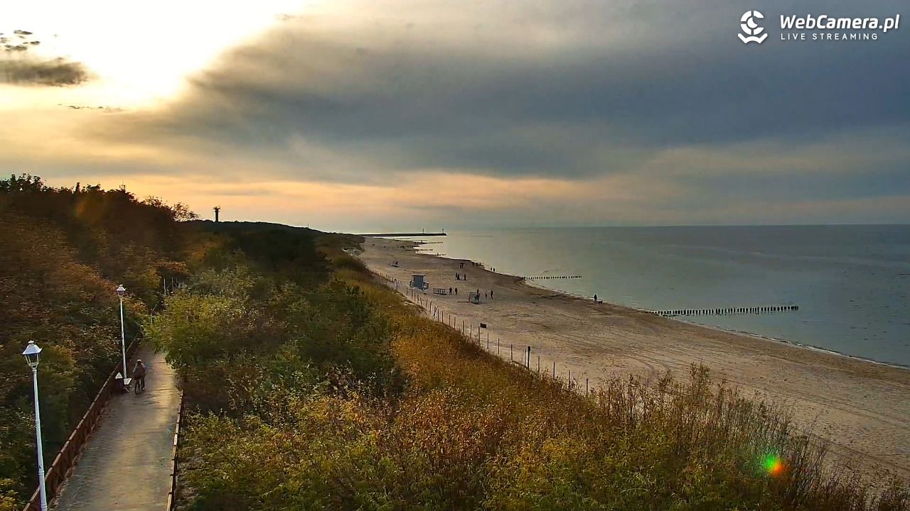 DZIWNÓW  - widok na plażę - 03 październik 2026, 17:05