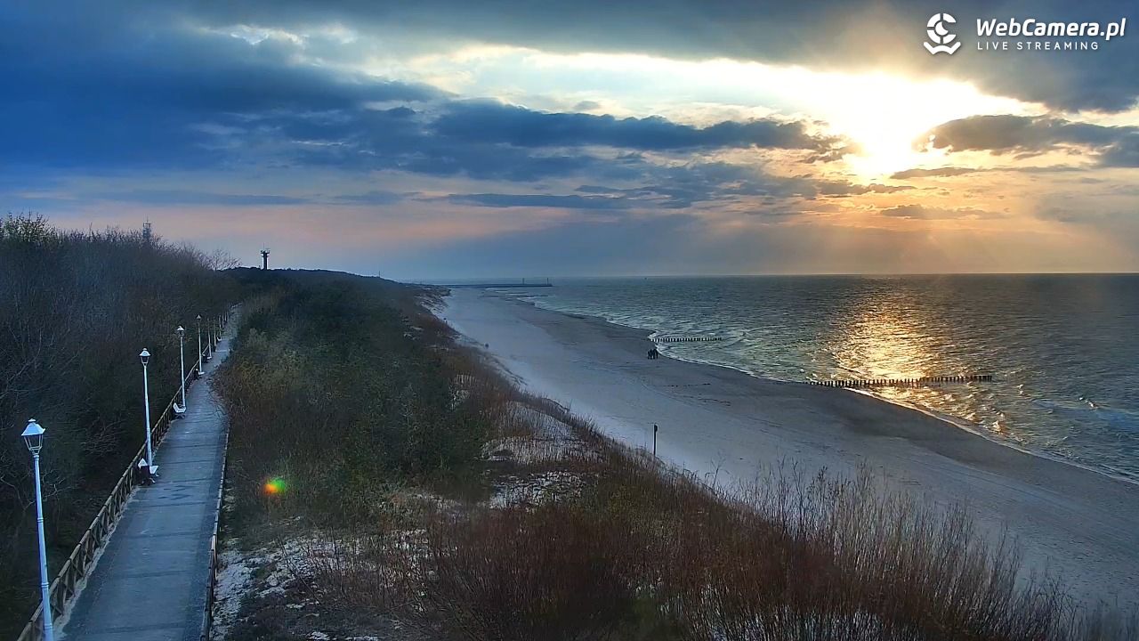 DZIWNÓW  - widok na plażę - 16 kwiecień 2026, 19:16