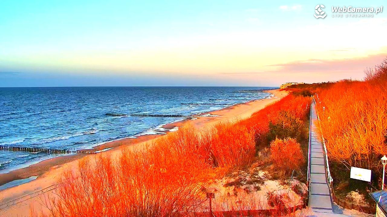 DZIWNÓW  - widok na plażę - 26 marzec 2026, 18:03