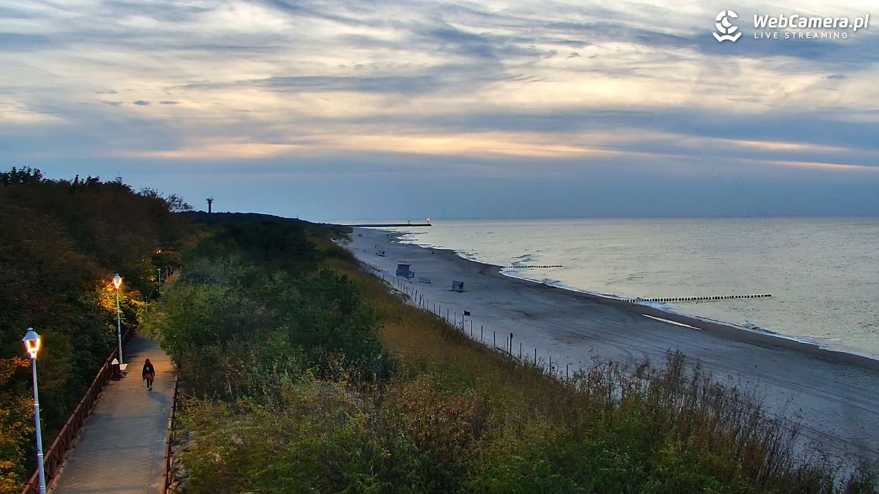 DZIWNÓW  - widok na plażę - 01 październik 2026, 18:53