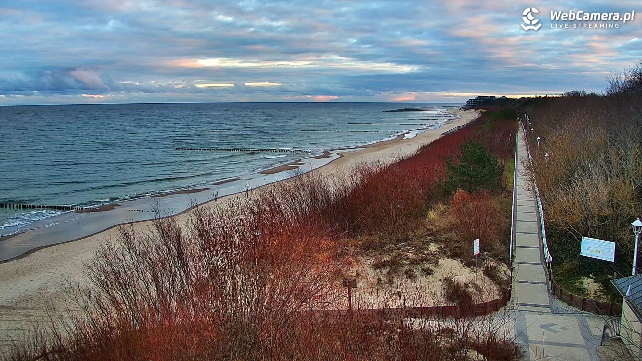 DZIWNÓW  - widok na plażę - 23 grudzień 2025, 08:42